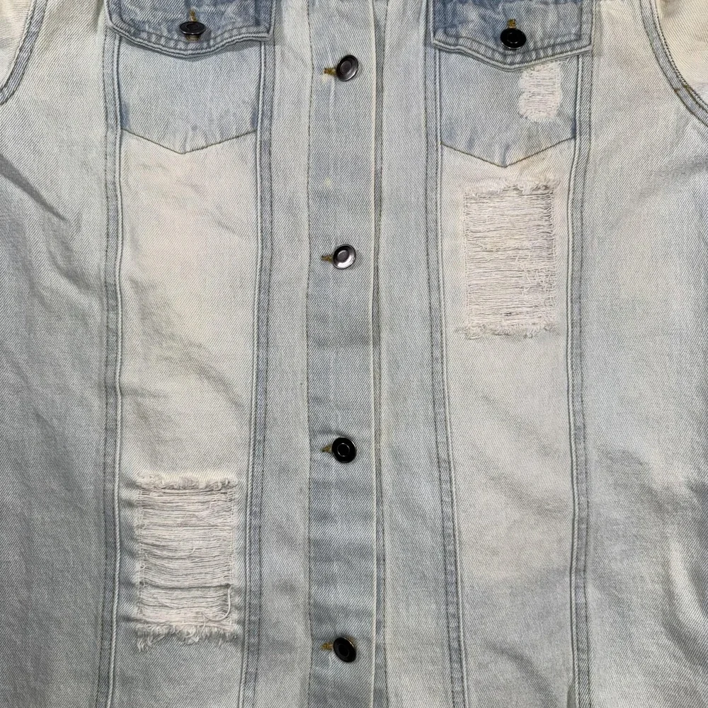 Love Tree Denim Jacket Womens Medium Blue Distressed Long Button Up Frayed Hem - Picture 8 of 9
